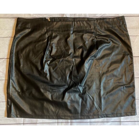 Faux Leather Mini Skirt With Zippers- Size 24 - Picture 6 of 7